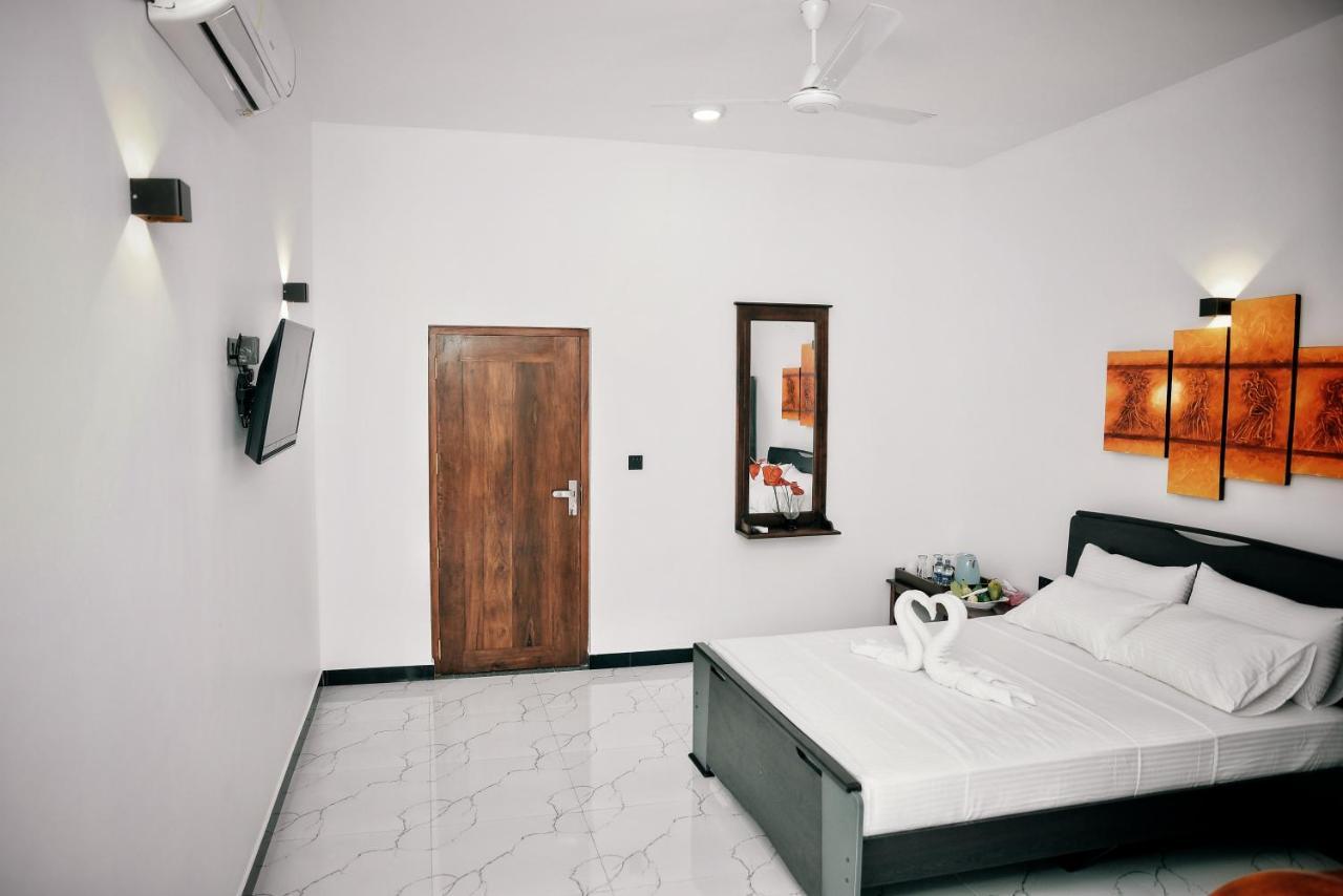Aurum Boutique Hotel Negombo Exterior photo